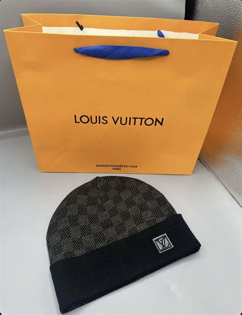 lv muts zwart|LOUIS VUITTON .